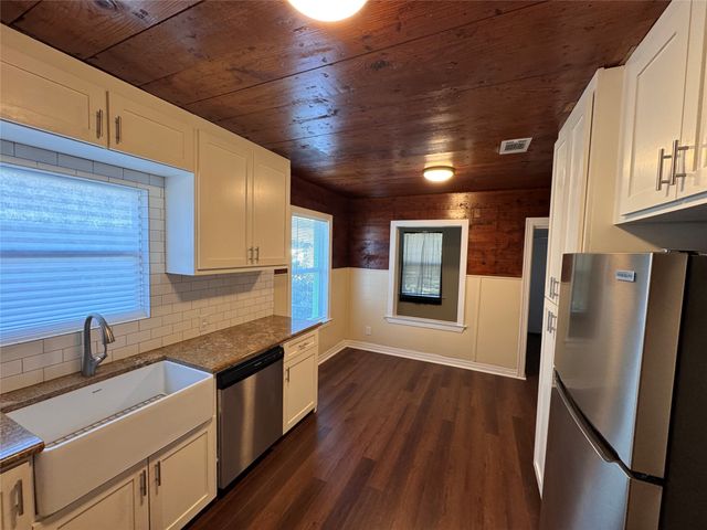 2547 Sharon Street, Dallas, TX 75211