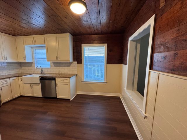 2547 Sharon Street, Dallas, TX 75211