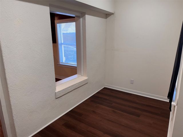 2547 Sharon Street, Dallas, TX 75211