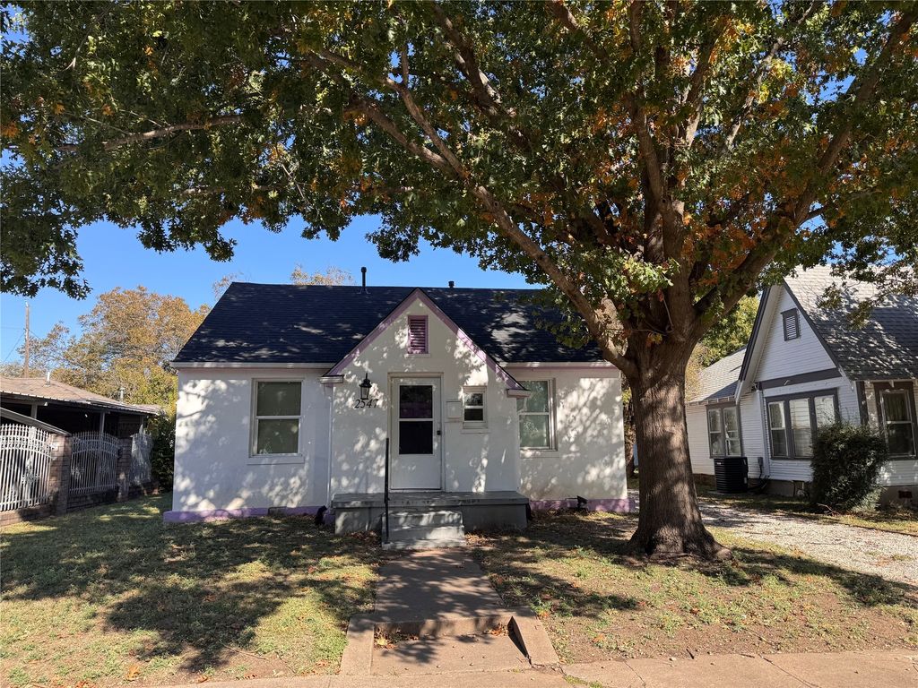 2547 Sharon Street, Dallas, TX 75211