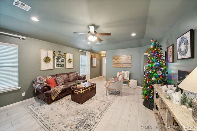 10303 N 99th East Avenue, Owasso, OK 74055