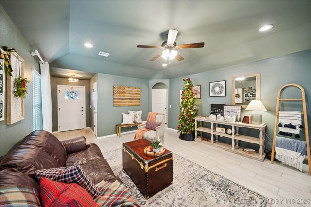 10303 N 99th East Avenue, Owasso, OK 74055