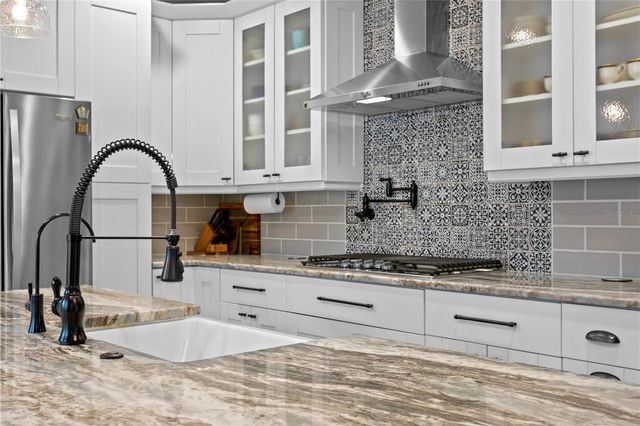 806 W FRANCES AVENUE, Tampa, FL 33602