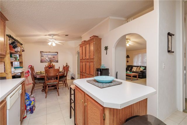 104 Island Dr, Lake City, TX 78368