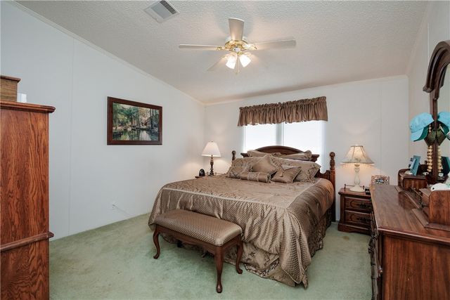 104 Island Dr, Lake City, TX 78368