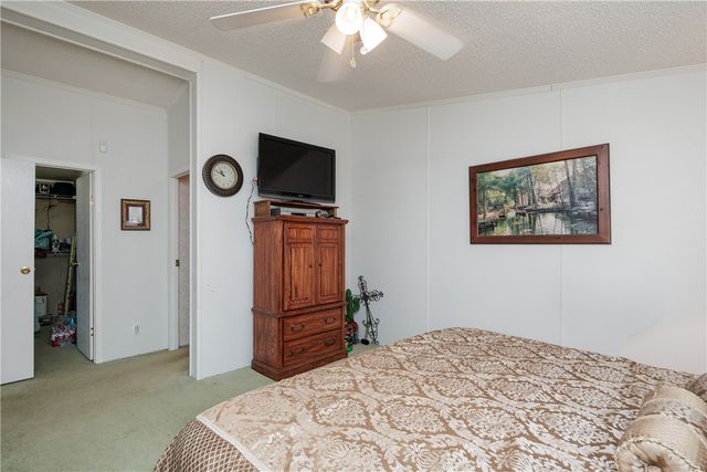 104 Island Dr, Lake City, TX 78368