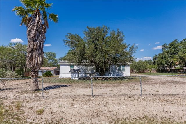 104 Island Dr, Lake City, TX 78368