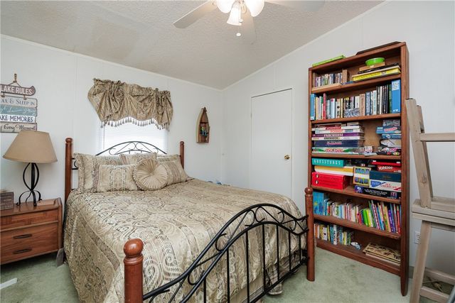 104 Island Dr, Lake City, TX 78368