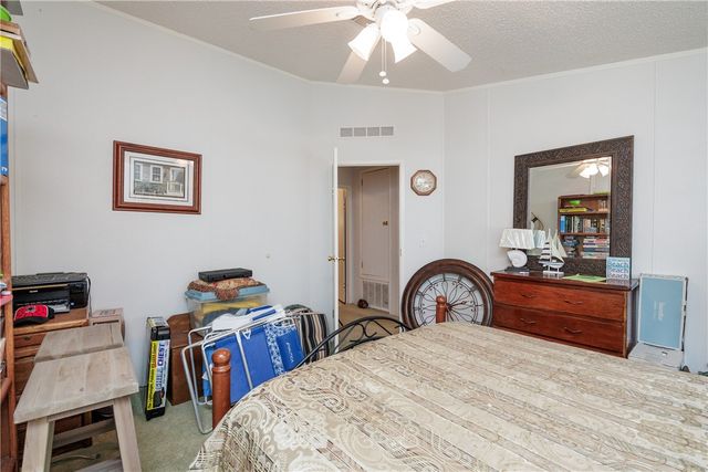 104 Island Dr, Lake City, TX 78368