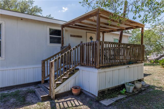 104 Island Dr, Lake City, TX 78368