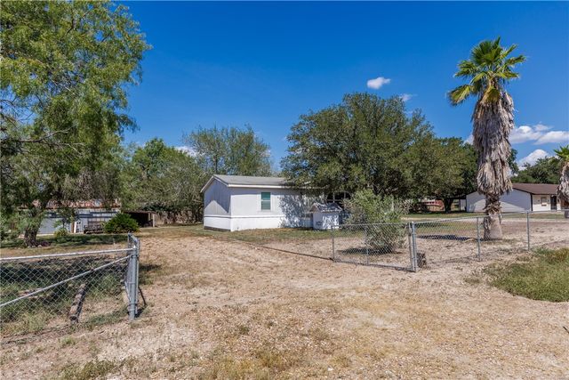 104 Island Dr, Lake City, TX 78368