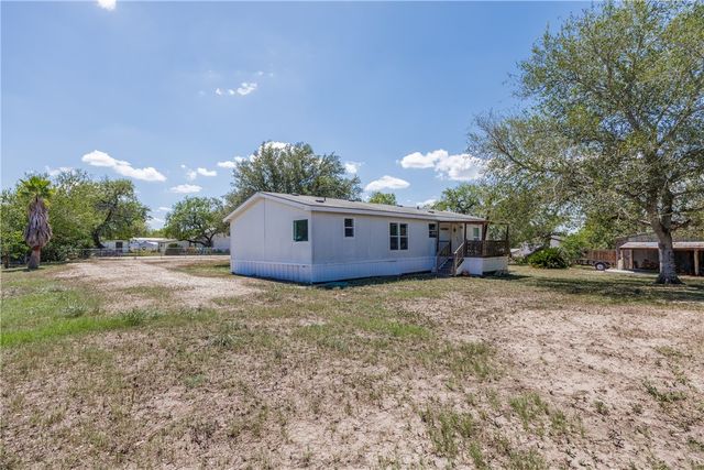 104 Island Dr, Lake City, TX 78368