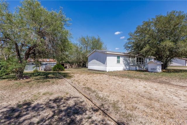 104 Island Dr, Lake City, TX 78368