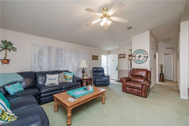 104 Island Dr, Lake City, TX 78368