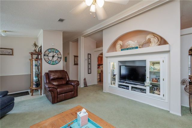 104 Island Dr, Lake City, TX 78368