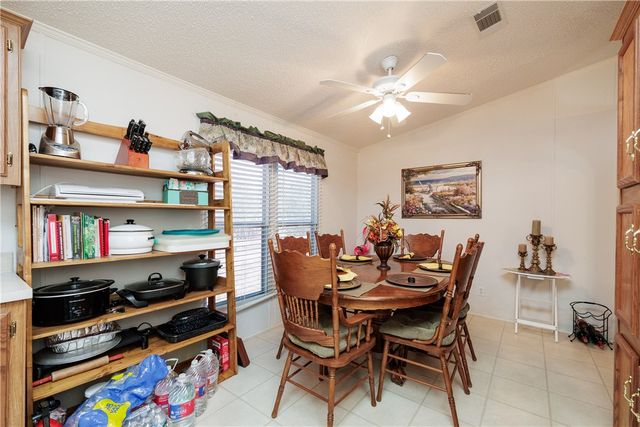 104 Island Dr, Lake City, TX 78368