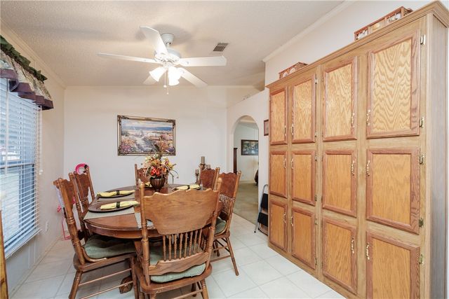 104 Island Dr, Lake City, TX 78368