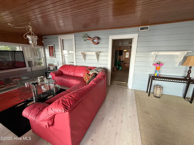 940 White Lake Drive, Elizabethtown, NC 28337