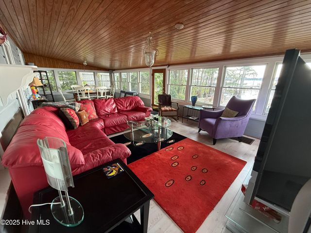 940 White Lake Drive, Elizabethtown, NC 28337