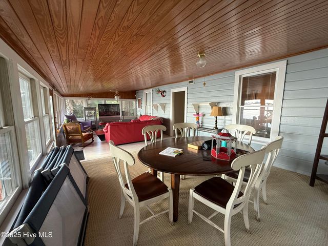 940 White Lake Drive, Elizabethtown, NC 28337