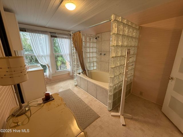 940 White Lake Drive, Elizabethtown, NC 28337