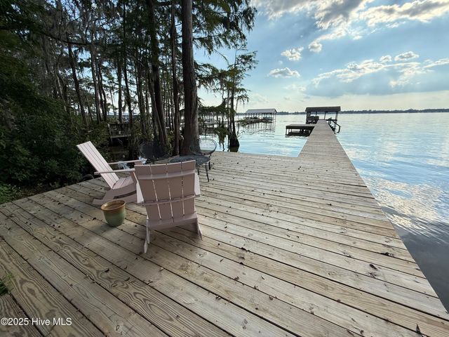 940 White Lake Drive, Elizabethtown, NC 28337