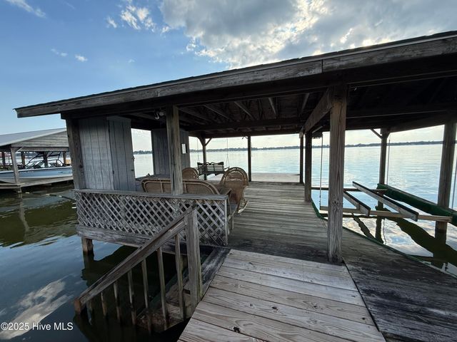 940 White Lake Drive, Elizabethtown, NC 28337