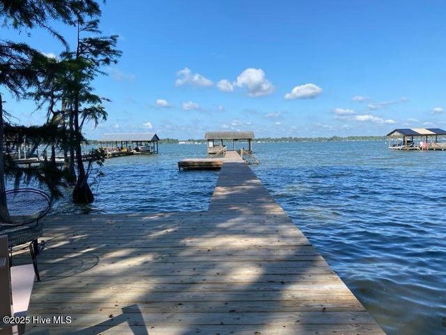 940 White Lake Drive, Elizabethtown, NC 28337