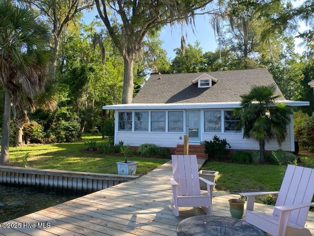 940 White Lake Drive, Elizabethtown, NC 28337