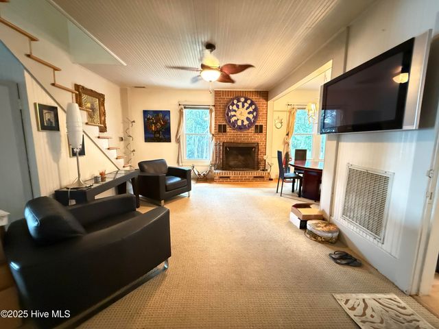 940 White Lake Drive, Elizabethtown, NC 28337