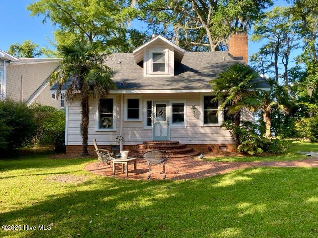 940 White Lake Drive, Elizabethtown, NC 28337