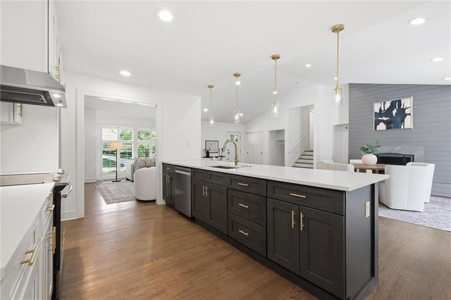 1901 W 70th Street, Mission Hills, KS 66208