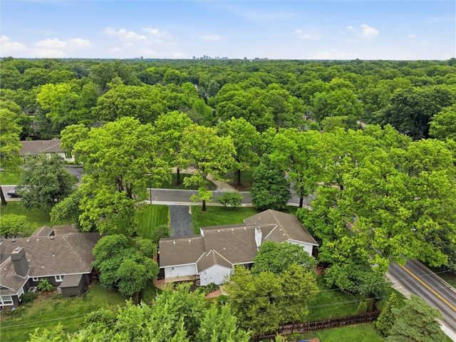 1901 W 70th Street, Mission Hills, KS 66208