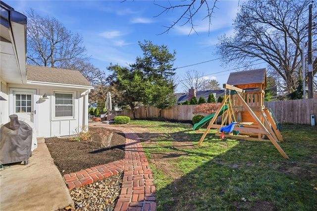 1901 W 70th Street, Mission Hills, KS 66208