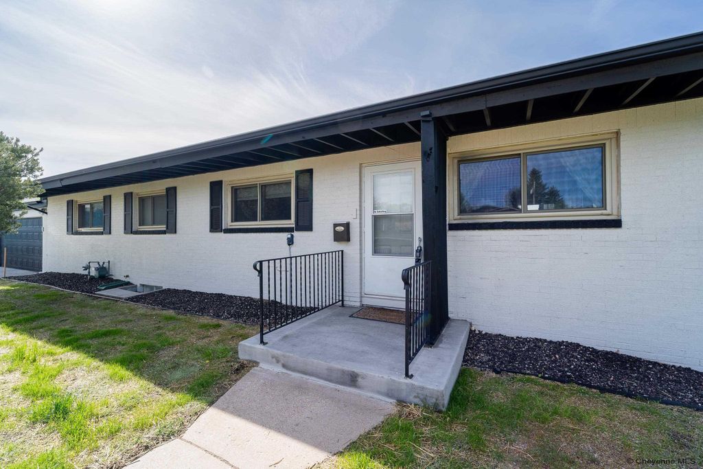 3117 DOUGLAS ST, Cheyenne, WY 82009
