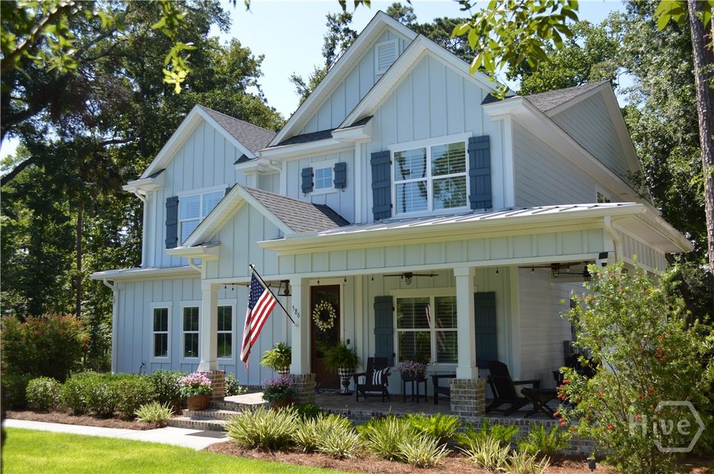 Image 4 of property listing at 586 Enclave Drive, Richmond Hill, GA 31324