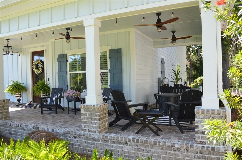 Image 5 of property listing at 586 Enclave Drive, Richmond Hill, GA 31324