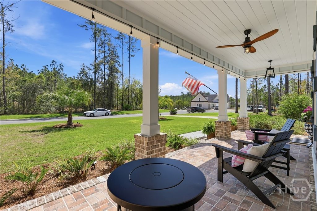 Image 6 of property listing at 586 Enclave Drive, Richmond Hill, GA 31324
