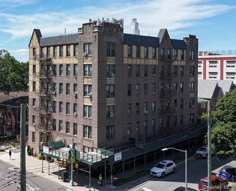 155 17 Sanford Avenue 6F, Flushing, NY 11355