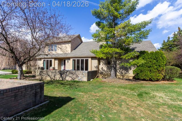 1256 Autumn Drive, Troy, MI 48098