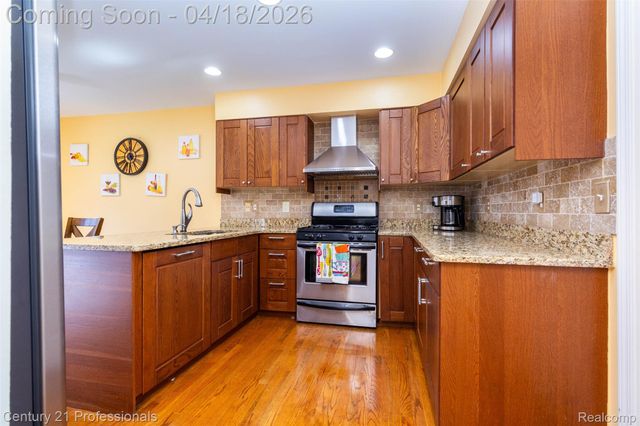 1256 Autumn Drive, Troy, MI 48098