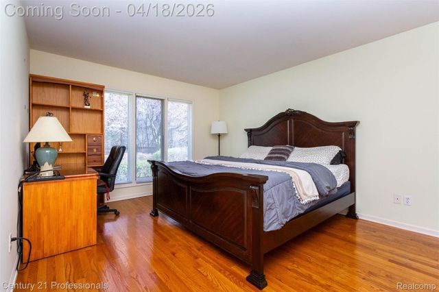1256 Autumn Drive, Troy, MI 48098