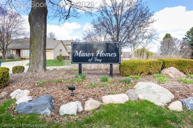 1256 Autumn Drive, Troy, MI 48098