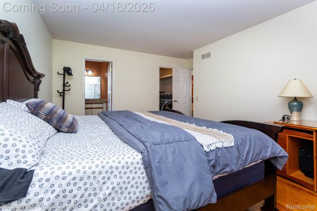 1256 Autumn Drive, Troy, MI 48098