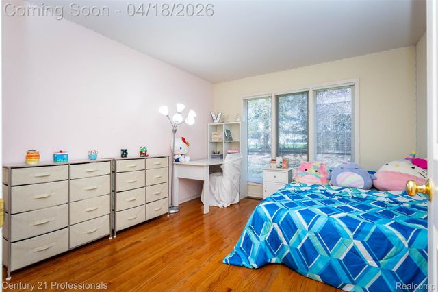 1256 Autumn Drive, Troy, MI 48098