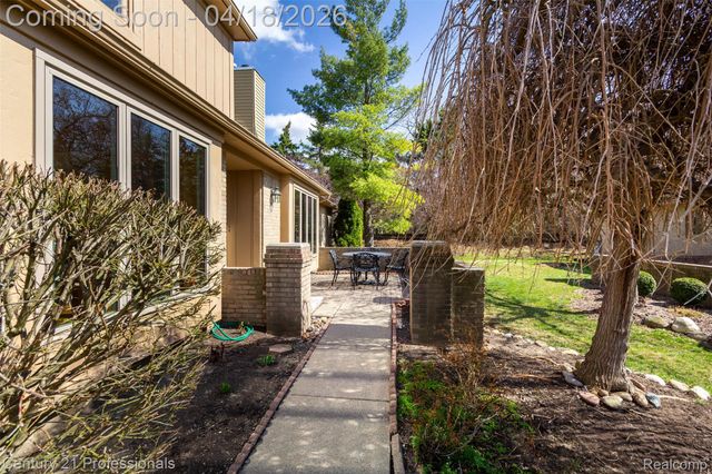 1256 Autumn Drive, Troy, MI 48098