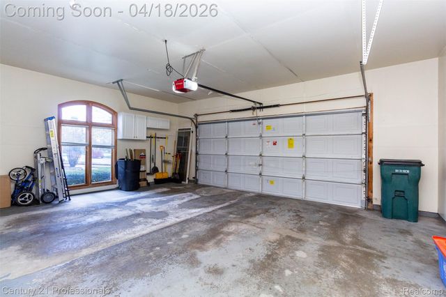 1256 Autumn Drive, Troy, MI 48098