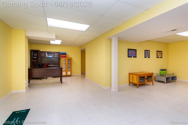 1256 Autumn Drive, Troy, MI 48098