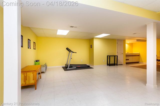 1256 Autumn Drive, Troy, MI 48098