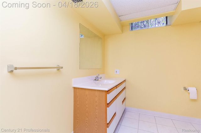 1256 Autumn Drive, Troy, MI 48098